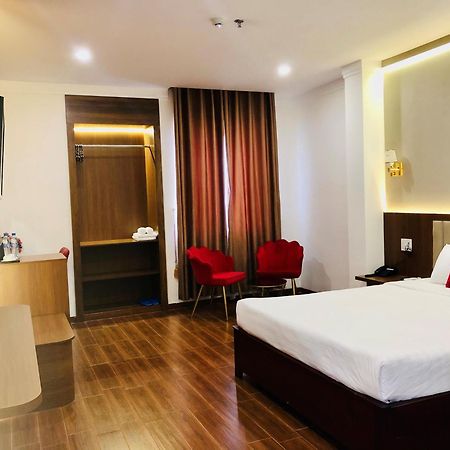 Le Center Hotel Pleiku Extérieur photo
