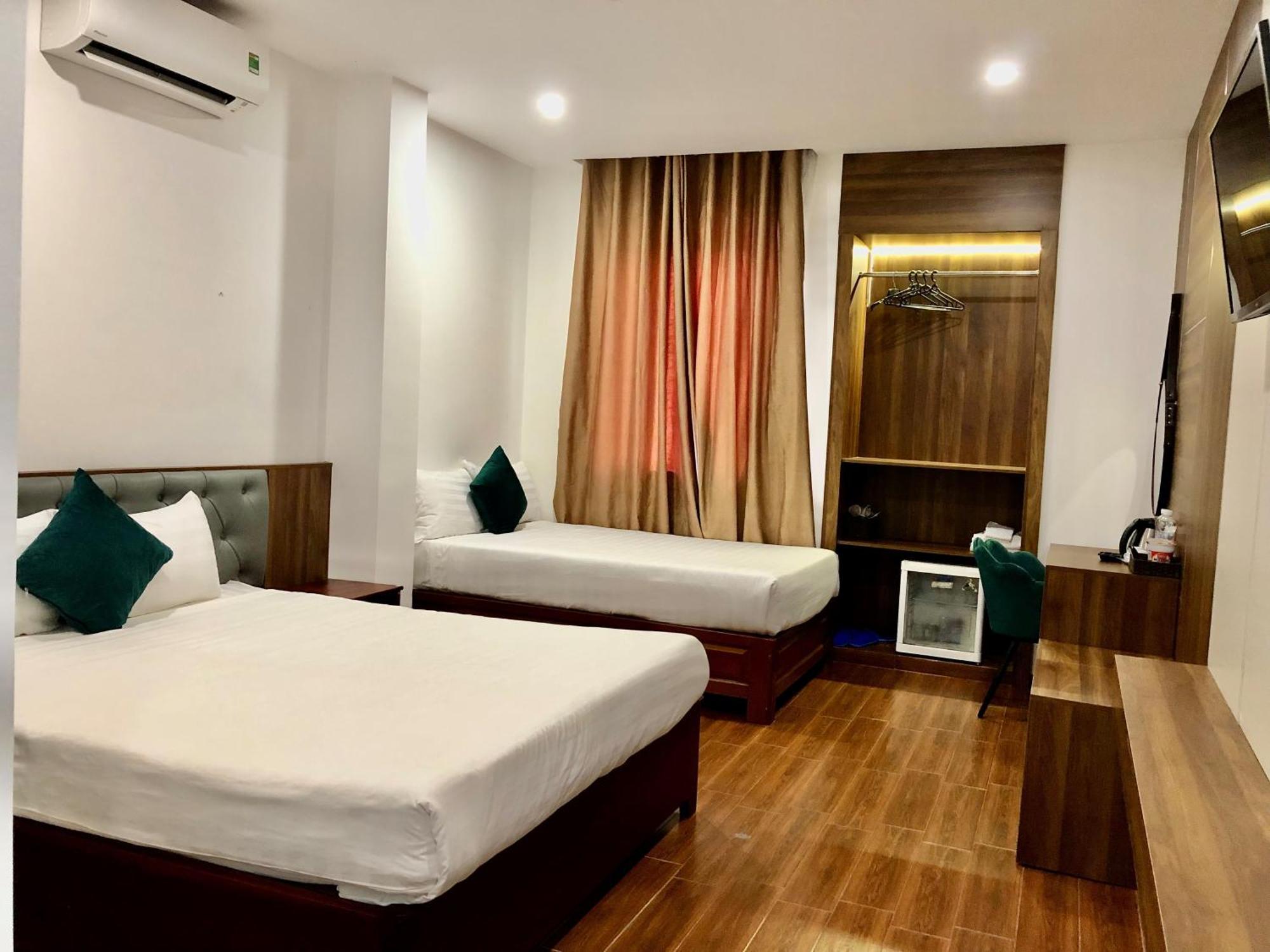 Le Center Hotel Pleiku Extérieur photo