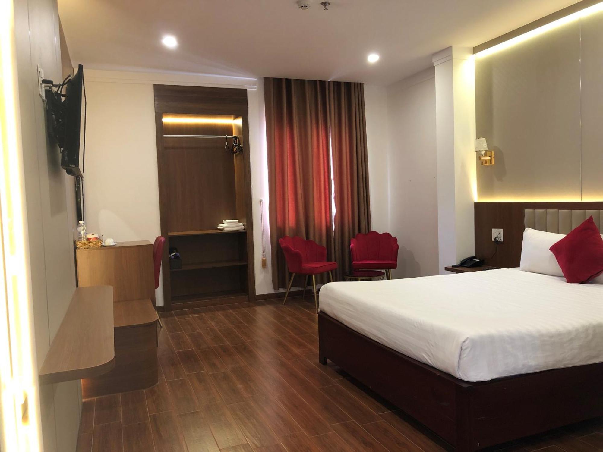 Le Center Hotel Pleiku Extérieur photo