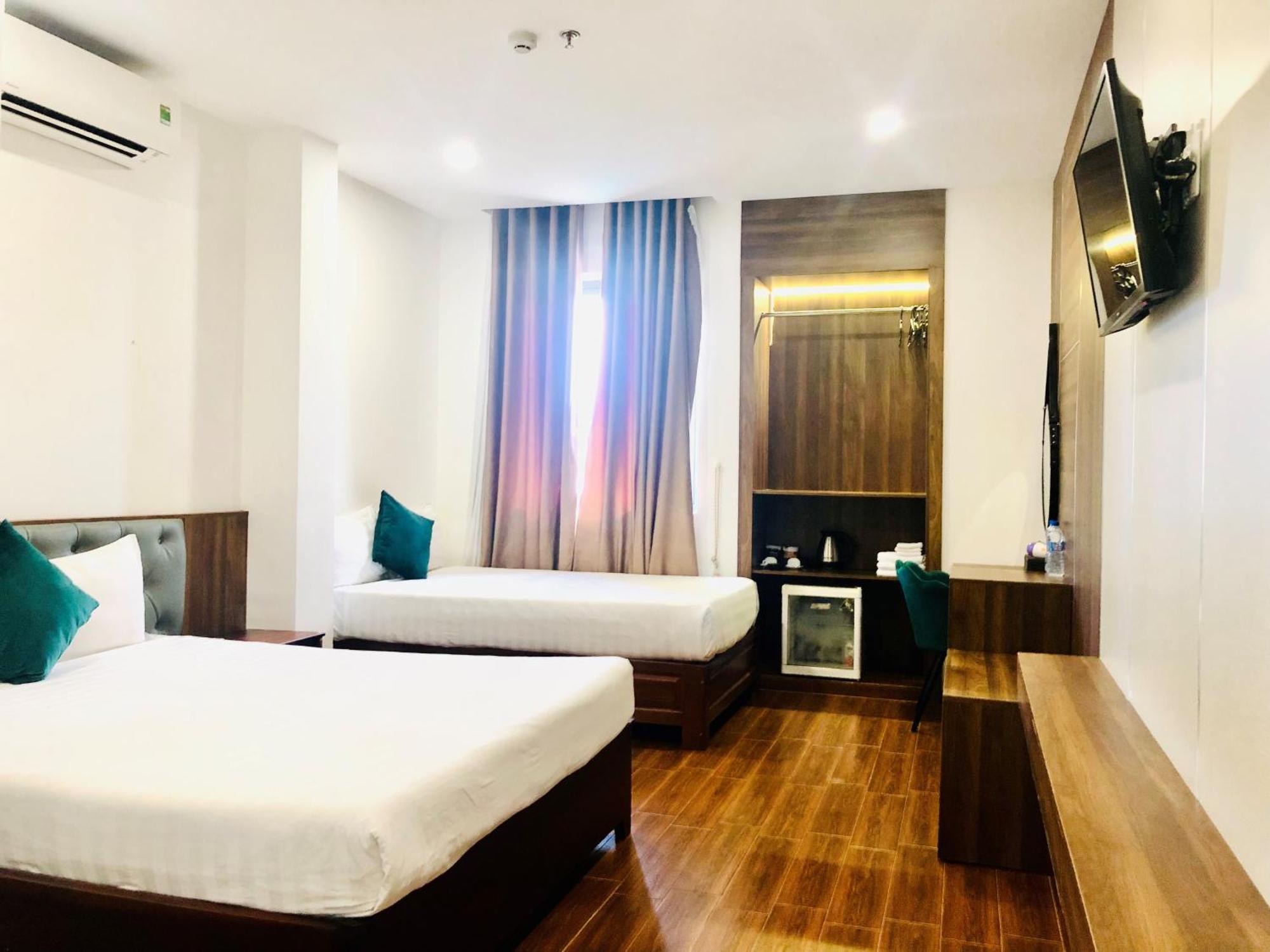 Le Center Hotel Pleiku Extérieur photo