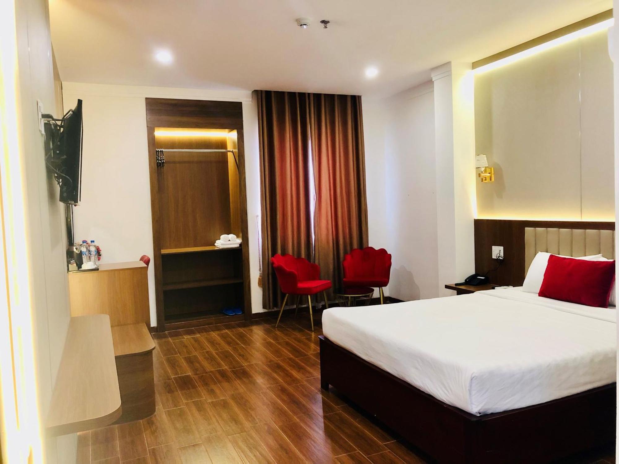 Le Center Hotel Pleiku Extérieur photo