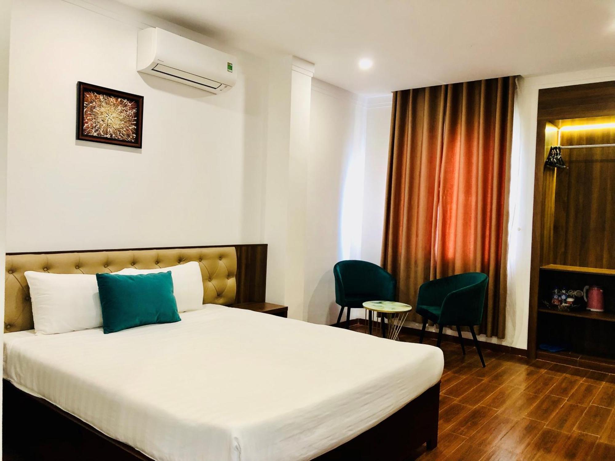 Le Center Hotel Pleiku Extérieur photo