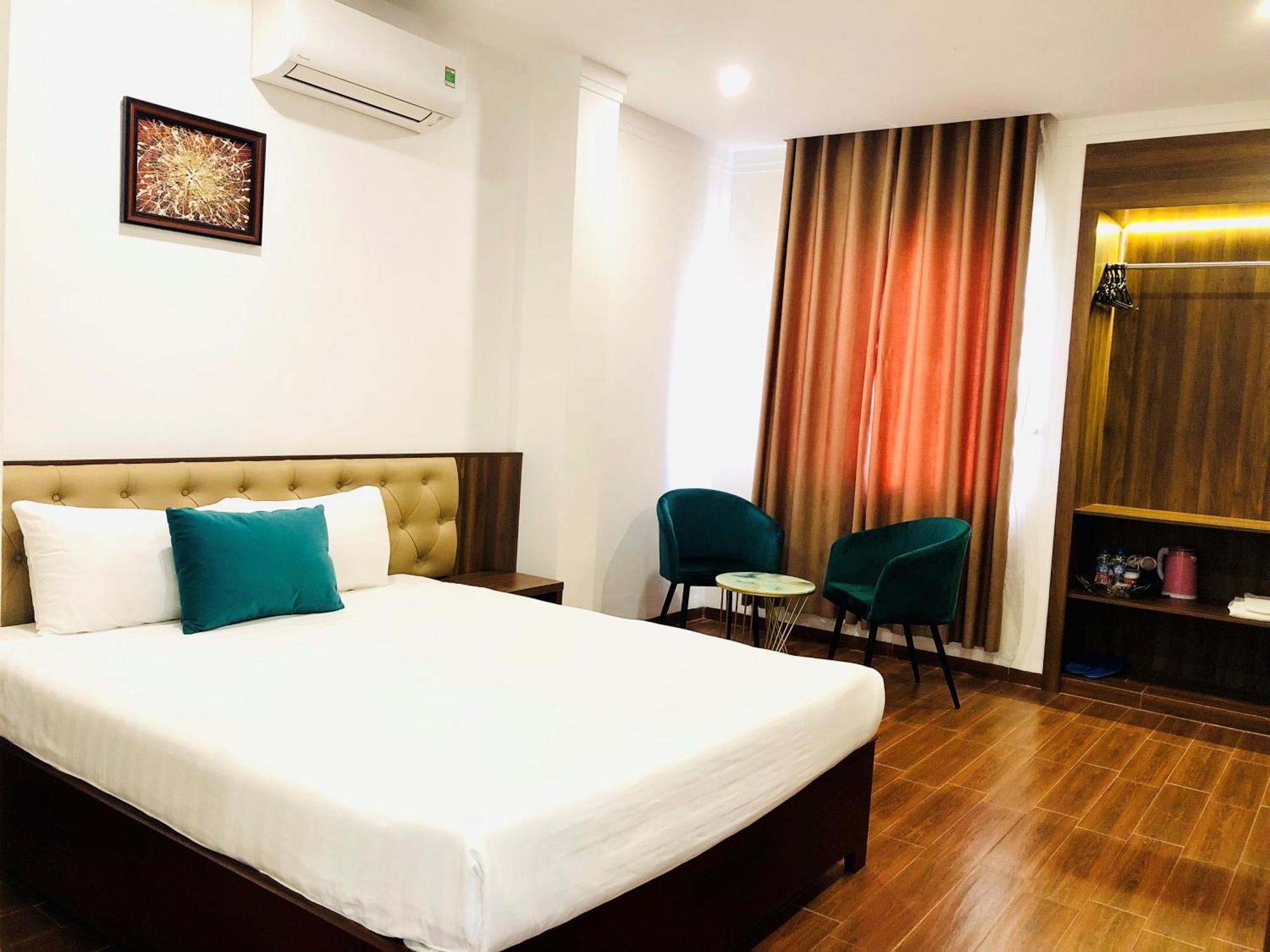 Le Center Hotel Pleiku Extérieur photo