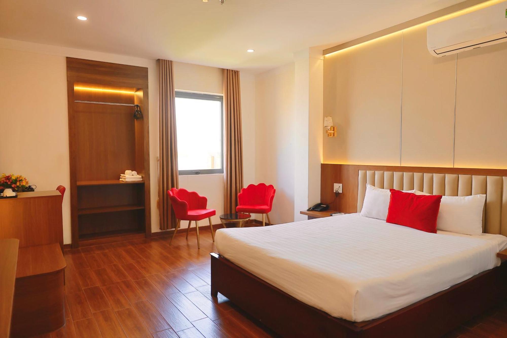 Le Center Hotel Pleiku Extérieur photo