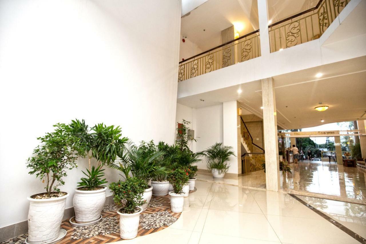 Le Center Hotel Pleiku Extérieur photo